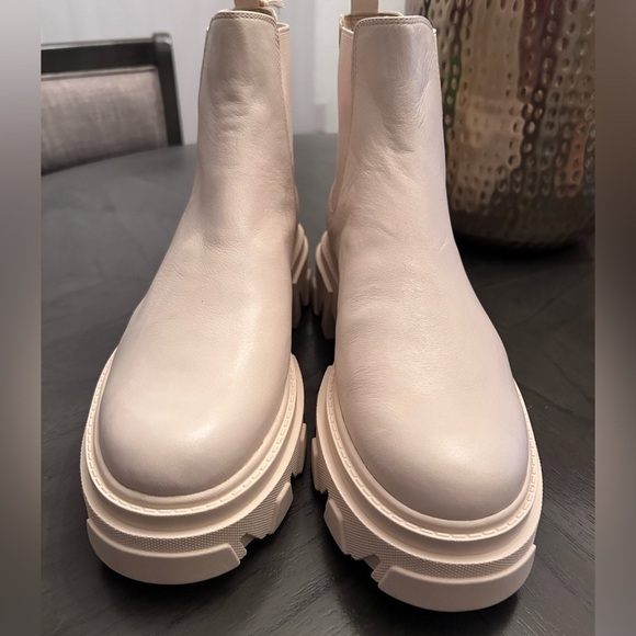 SAM EDELMAN Daelyn Leather Chelsea Booties - Picture 5 of 15